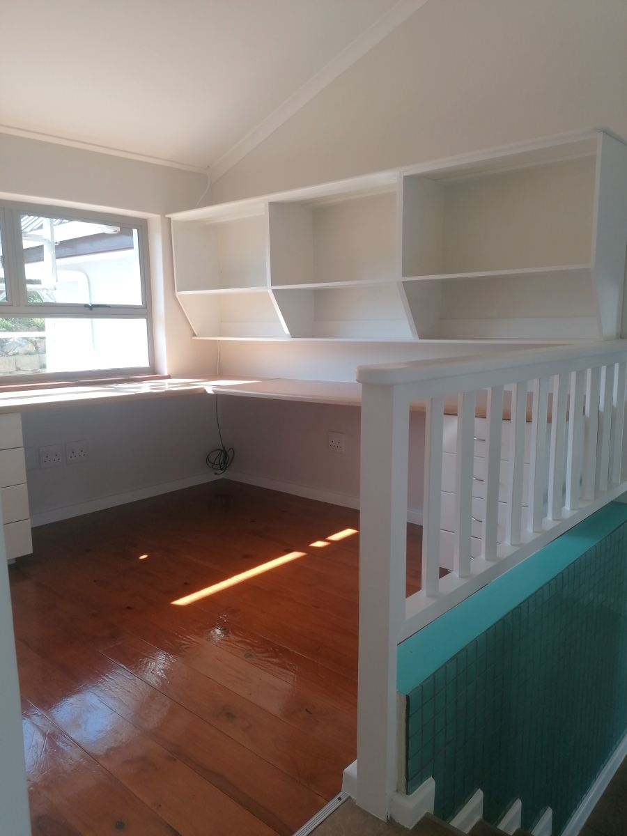 To Let 4 Bedroom Property for Rent in Glencairn Heights Western Cape